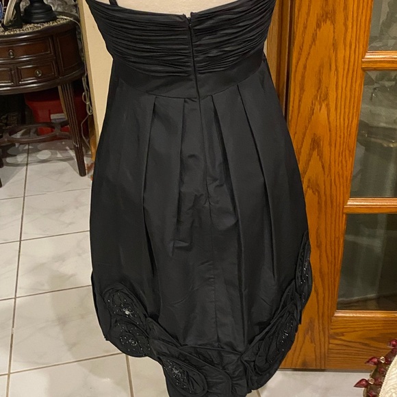 BCBG BLACK BEADED
APPLIQUÉ TAFFETA DRESS size 8 - Picture 8 of 12